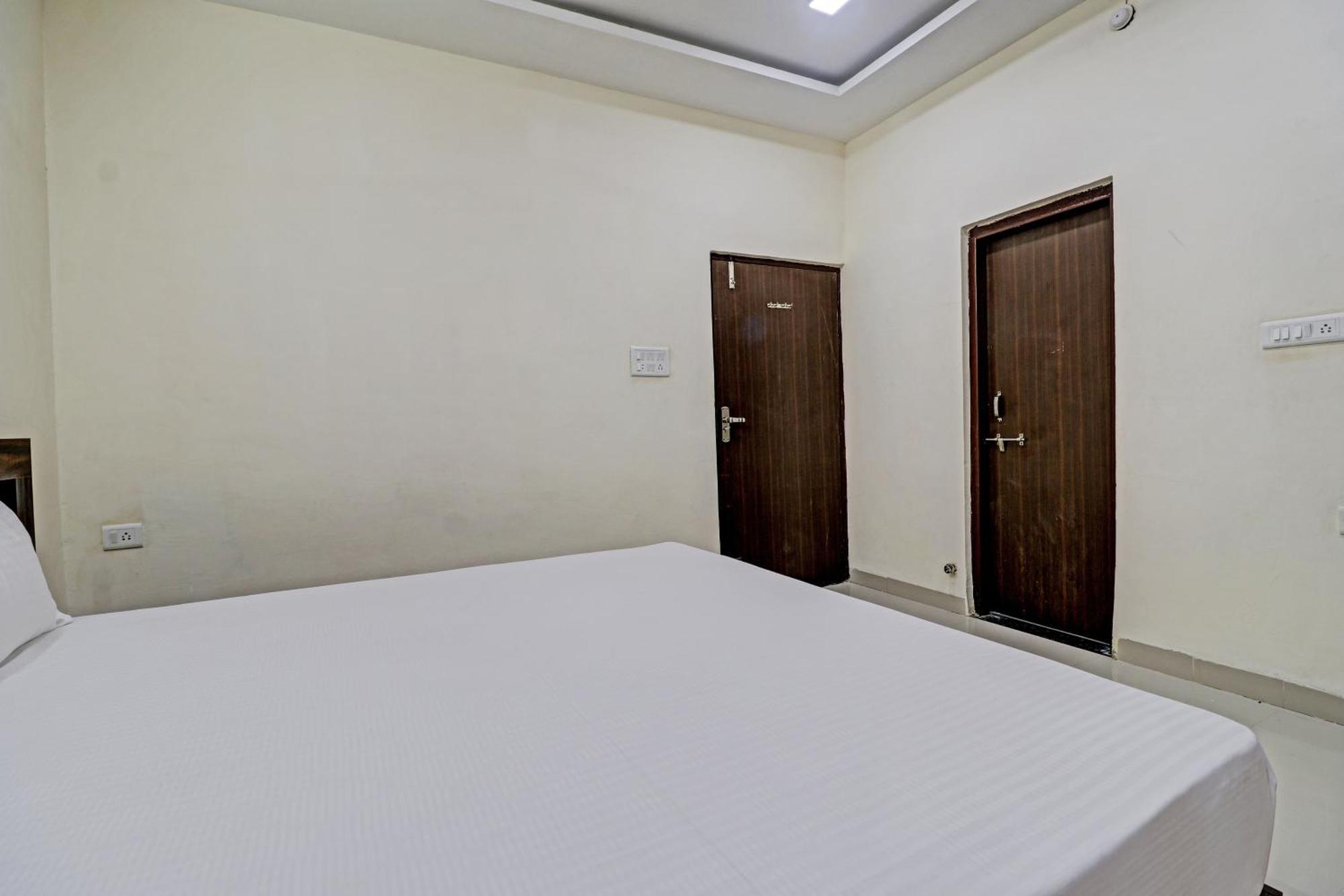 Super Hotel O Midway Treat Dhar Exterior photo